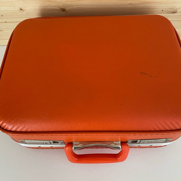 Vintage Retro Mod Orange Vinyl Suitcase Mid Century Travel Luggage 60s 70s Vibe - Picture 12 of 15